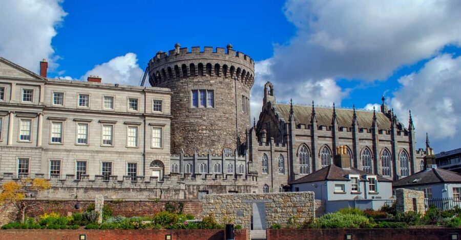 Dublin: St Patrick's, Book of Kells, and Dublin Castle Tour - Dublin Castle’s facade and gardens: history you can walk through