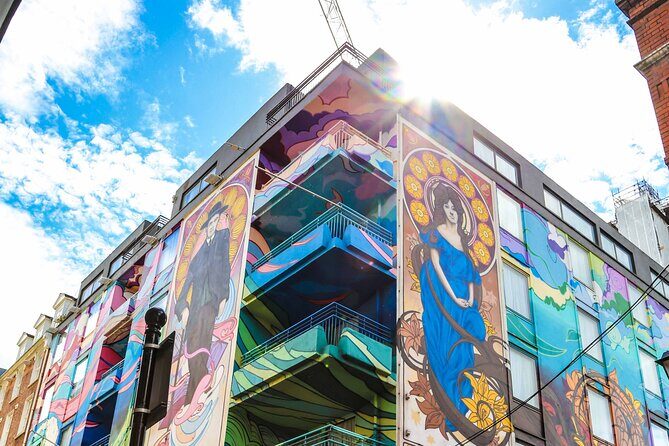 Dublin : Street Art Walking Tour - Four Courts: 1916 echoes in stone and design