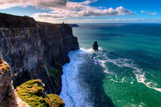 Dublin to Cliffs of Moher, Ennis Town & Bunratty Castle Day Tour - Ennis Town Time: Shopping, Pub Lunch, and a Quick Taste of Local Life