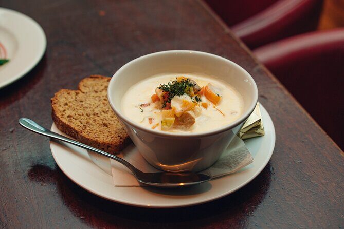 Dublin Traditional Irish 3 Course Meal Walking Tour with Local - Small group size: why it changes the whole tone