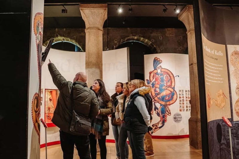 Dublin: Trinity College, Castle, Guinness and Whiskey Tour - Why this Dublin loop works: Book of Kells to beer in one ride-free day