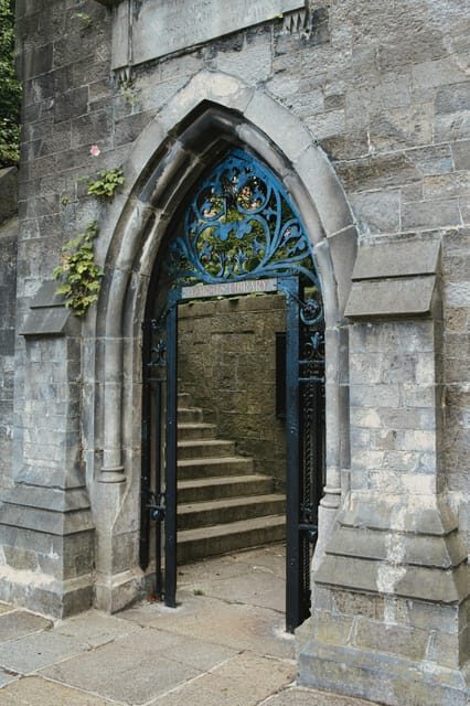 Dublin walking tour: ghosts & haunted places - Marsh’s Library and the darker side of science and medicine