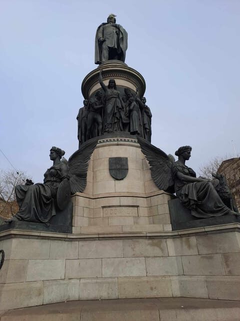Dublin Walking Tour: Top 10 highlights - GPO Museum stop: why that building matters even from the street