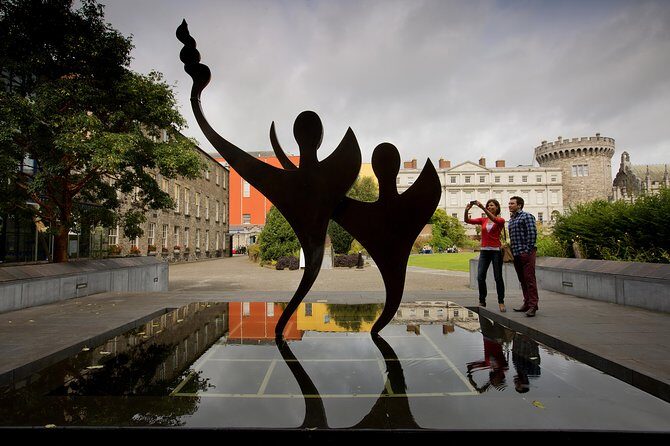 Essential Private Dublin walking tour for up to 6 people - O’Connell Bridge: a hero story over moving traffic