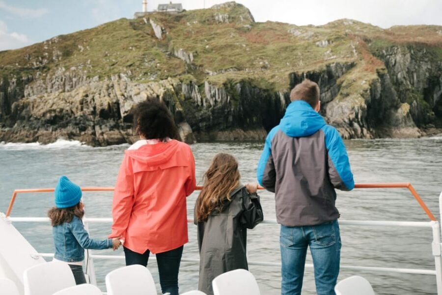 Fastnet Rock Lighthouse direct boat tour-Baltimore.Guided. - Rounding the Fastnet Rock Lighthouse: the main event