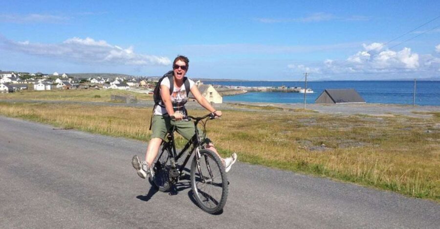 From Doolin: Day Trip to Inisheer with Bike or Bus Tour - Inisheer’s small size makes big sights feel reachable