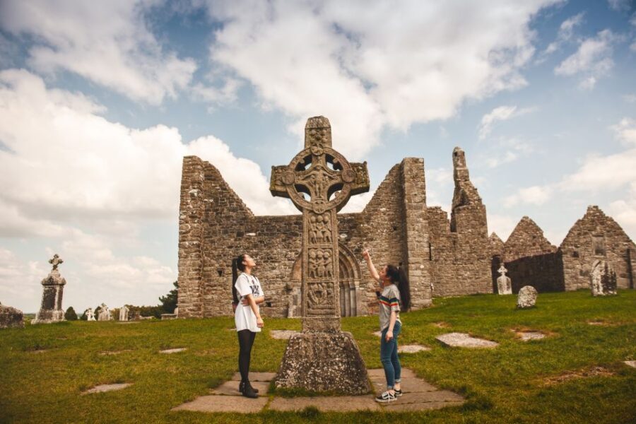 From Dublin: 5-Day Tour to the Southwest with Accommodation - Your day-by-day flow: whiskey, Clonmacnoise, Galway, then the major sights