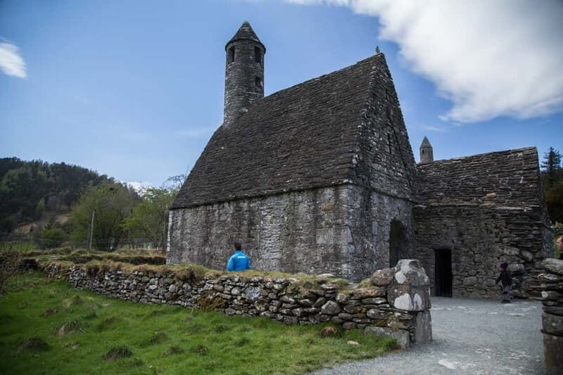 From Dublin: Wicklow, Powerscourt, and Glendalough Day Tour - The Role of the Guide: Why Live Commentary Matters Here