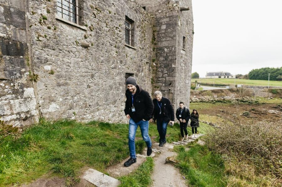 From Galway: Cliffs of Moher and The Burren Guided Day Trip - Dunguaire Castle and quick photo stops: how to get the most in 15–20 minutes