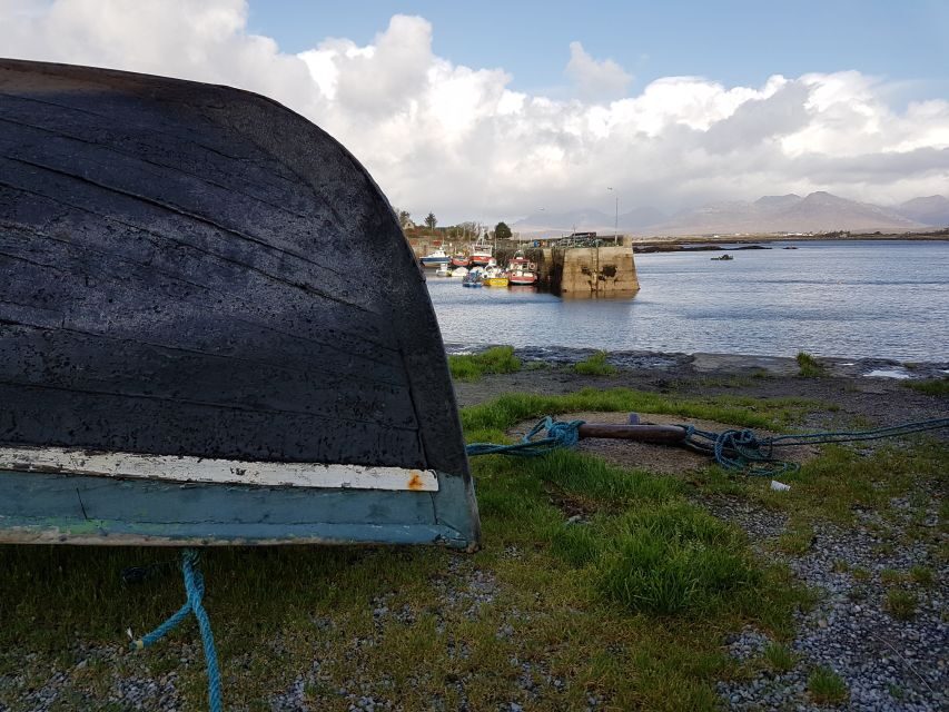 From Galway: Connemara and Kylemore Abbey Day Tour - Recess and the Connemara Giant: a final photo moment