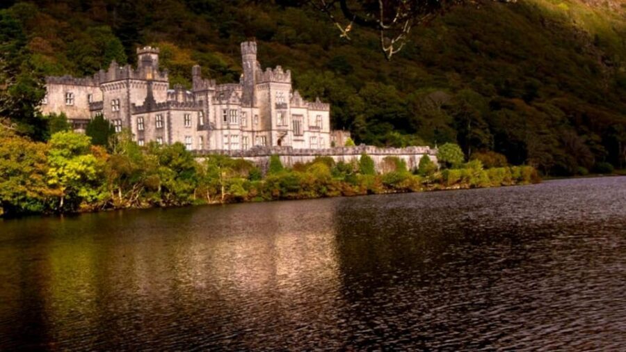 From Galway: Connemara, Kylemore Abbey or National Park Tour - Roundstone stop: a proper break in a fishing village