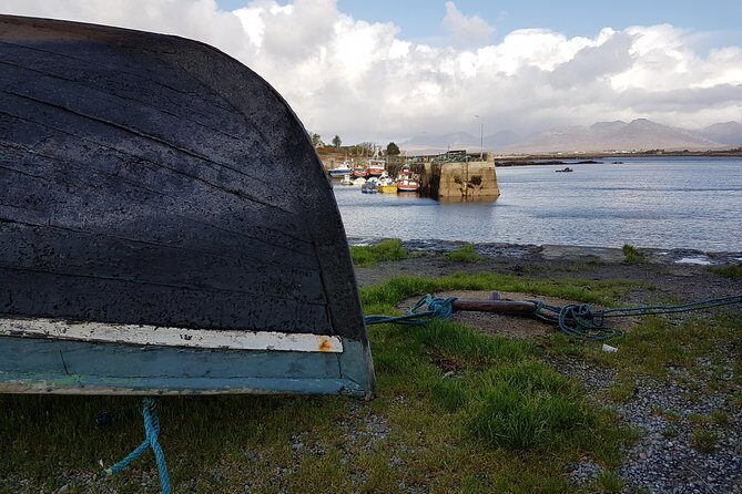 From Galway: Guided tour of Connemara with 3 hour stop at Connemara National Pk. - Guides and onboard commentary: why this feels more than a photo bus