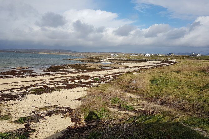 From Galway: Guided tour of Connemara with 3 hour stop in Kylemore Abbey - Small logistics that can make or break your day