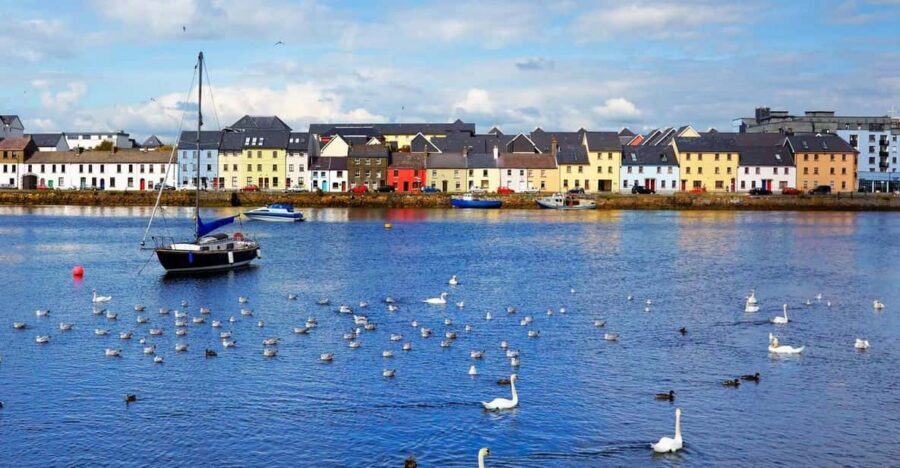 Galway: Best of Galway City & Claddagh Walking Tour - Eyre Square and the quick photo-and-story rhythm