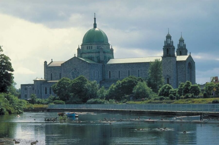 Galway: Best of Galway City & Claddagh Walking Tour - Getting started at Eyre Square: the Browne Doorway moment