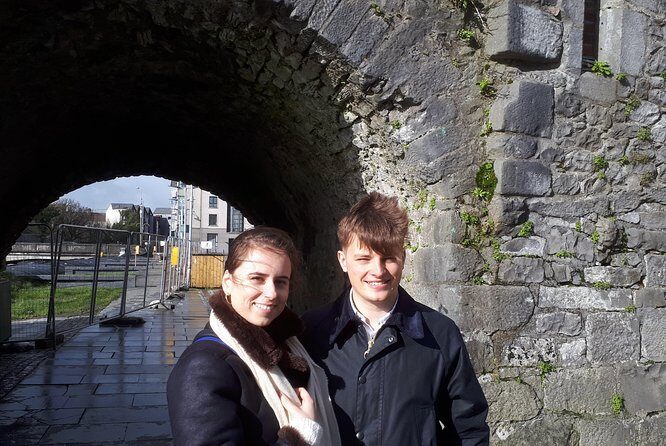 Galway City Walking Tour - The Browne Doorway: Eyre Square’s old entrance and the center’s memory