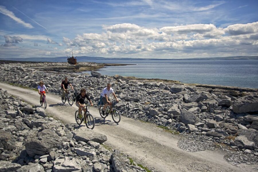 Galway: Day Trip Ferry to Inis Oírr (Aran Islands) - The vibe on Inis Oírr: small-island charm without the maze