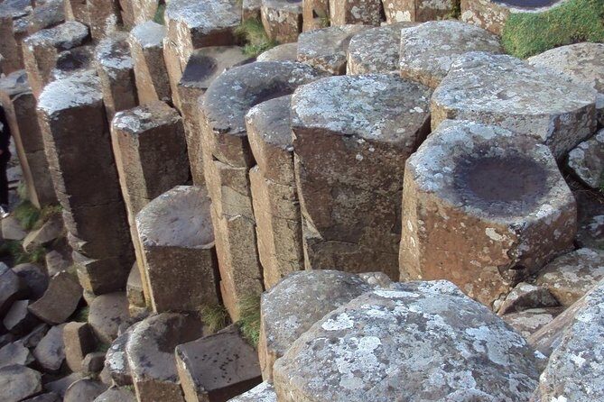 Giant's Causeway, Dark of Hedges & Belfast Day Tour From Dublin - Coach Comfort, Wi‑Fi, and the Practical Stuff You’ll Feel on Day One