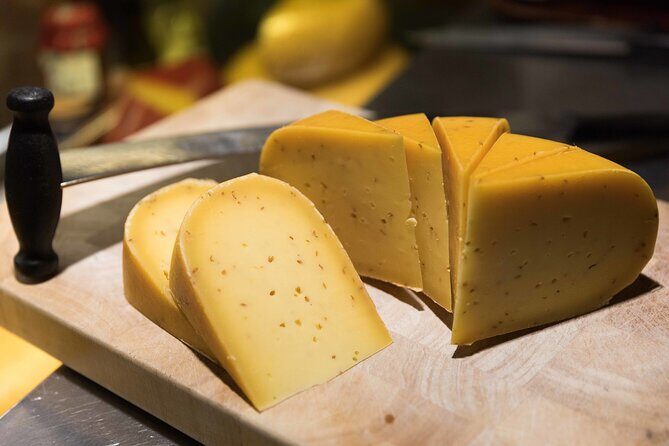 Guided Tour of Aillwee Cave and Visit to the Birds of Prey Centre - Farm shop break: Burren Gold Cheese and fudge tastings