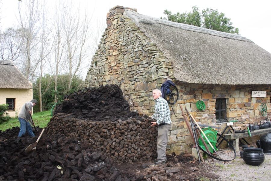 Killarney: Ring of Kerry Bus Tour - Derrynane to Sneem: coastal heritage turns into village color