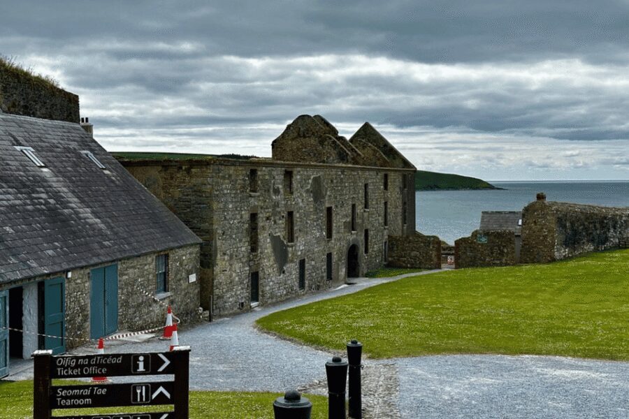 Kinsale: Guided eBike Sightseeing Tour - Meet at Jo’s Cafe and Rooms: what the first minutes feel like