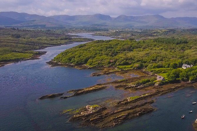 NO 1 Ring of Kerry Tour inc Killarney Lakes & National Park - Kerry Bog Village Museum: your first real culture stop