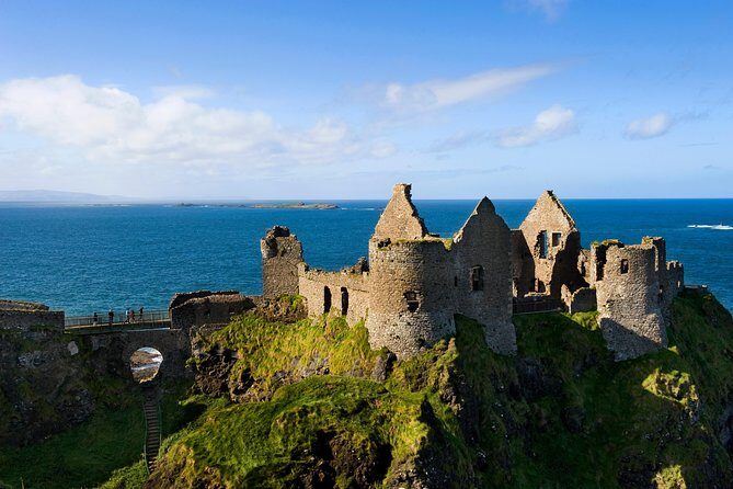 Northern Ireland Including Giant's Causeway Rail Tour from Dublin - Guides and drivers: what makes the long day feel lighter