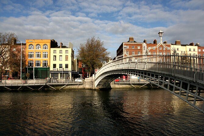 Private Guided Tour of Dublin in French - Trinity College Dublin: Outside Views and University Stories