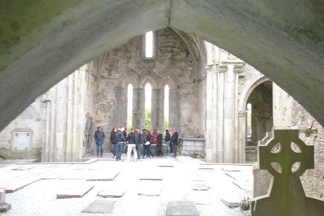 Private tour to the Cliffs of Moher guided in Spanish - The Cliffs of Moher stop: visitor center and viewpoint walk