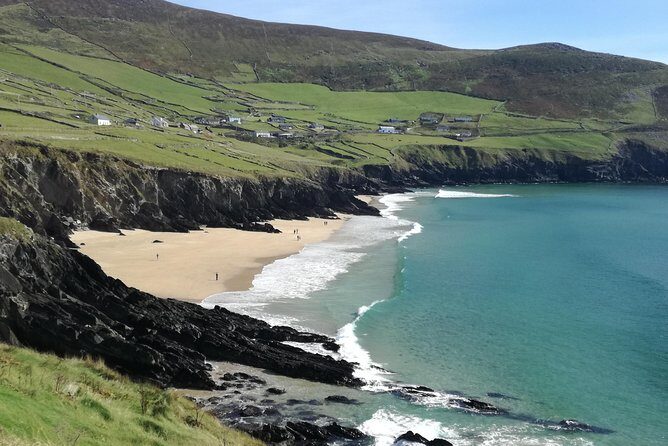 Ring of Kerry Tour Private Chauffeur Driven From Killarney - Sneem: 30 minutes for refreshments, cake, and a village reset