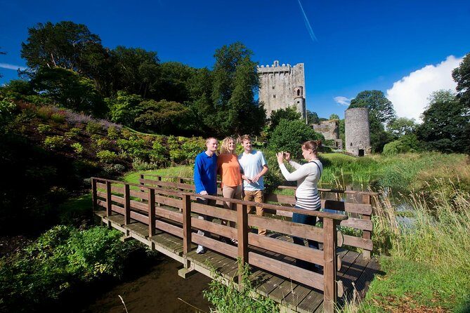 Shore Excursion From Cork: Including Blarney Castle and Kinsale - Kinsale Town Time: Lunch, Harbor Streets, and the 1601 Battle Context