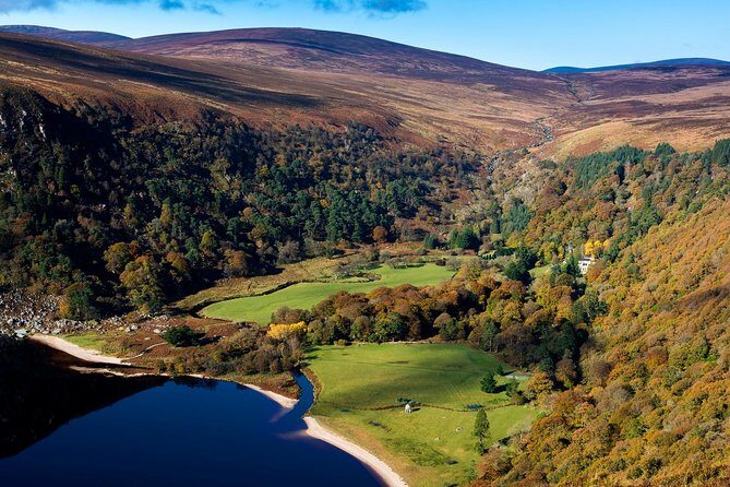 Shore Excursion from Dublin: Including Dublin highlights and Glendalough - Guides and onboard commentary: why personalities matter