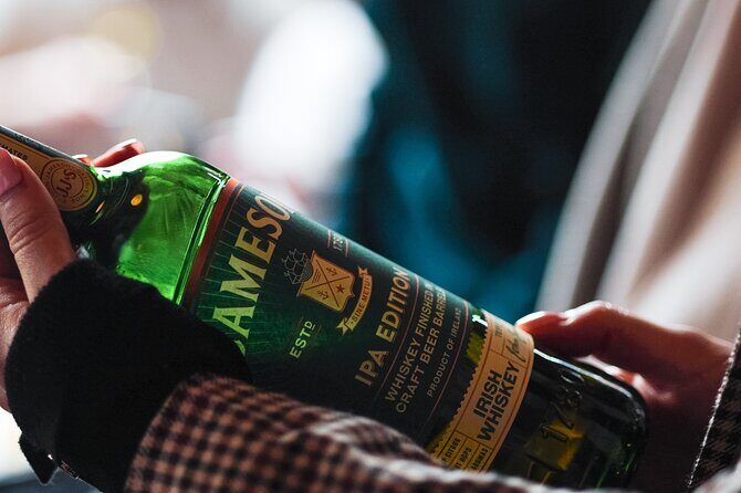 Sip and Stroll Whiskey History Walking Tour in Dublin - Stop 3: The Liberty Belle Pub and your first whiskey + Guinness pour
