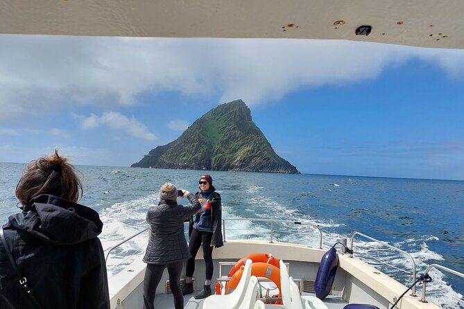 Skellig Michael : Ultimate Skellig Coast Tour with AquaTerra - Bray Head Tower, Kerry Cliffs, and Puffin Island: The Coast Before Skellig Michael