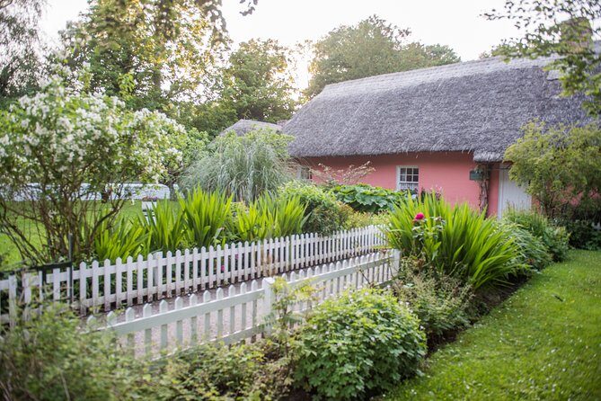 Skip the Line: Bunratty Castle and Folk Park Admission Ticket - Food and Shopping: Pub, Tea Rooms, and Gift-Time