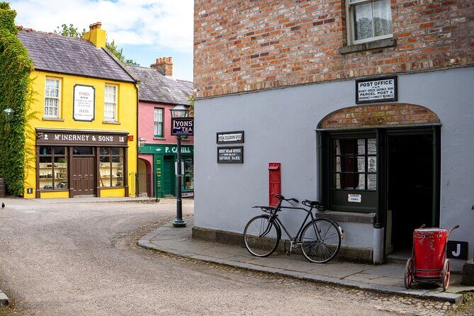 Skip the Line: Bunratty Castle and Folk Park Admission Ticket - Entering Bunratty Castle: Tower-House Rooms and Stairway Energy