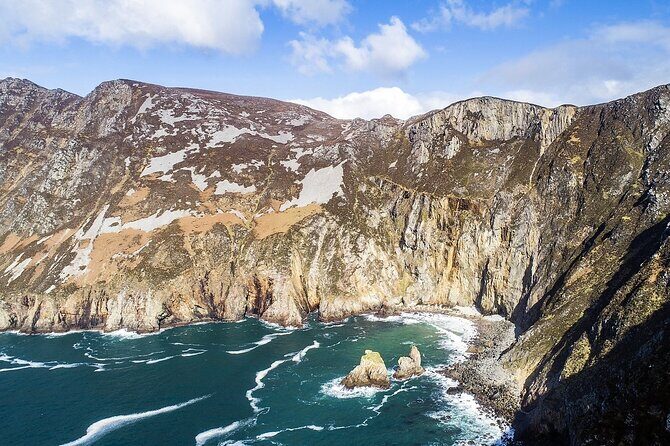 Slieve League cliffs cruise. Donegal. Guided. 1 ¾ hours. - Close to the cliffs: caves, waterfalls, and the viewing sweet spot