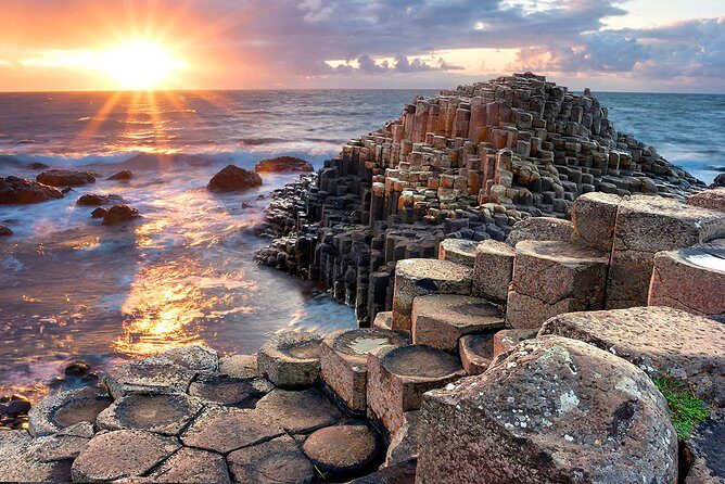 Spanish Belfast And Giants Causeway Tour - Belfast highlights in 1.5 hours: murals, the Peace Wall, and Titanic area views