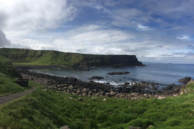 Spanish Belfast And Giants Causeway Tour - The Spanish-speaking guide: facts, humor, and what to expect