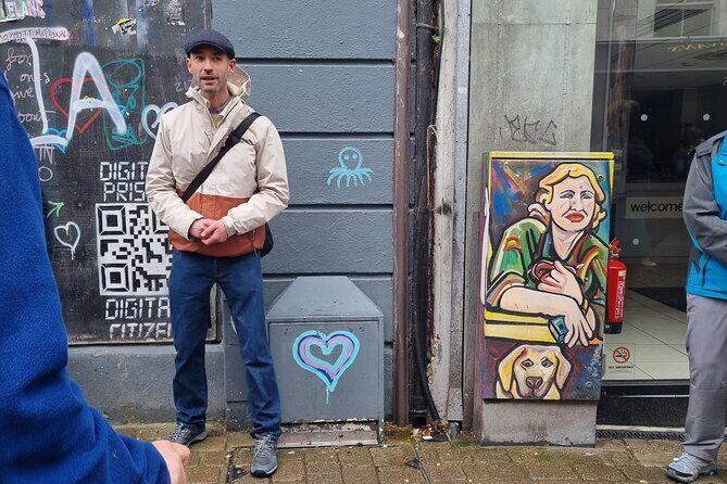 Story Galway 90 Minute Walking Tour - Naughton’s Pub (Tigh Neachtain): From Townhouse Past to Today’s Creative Hub