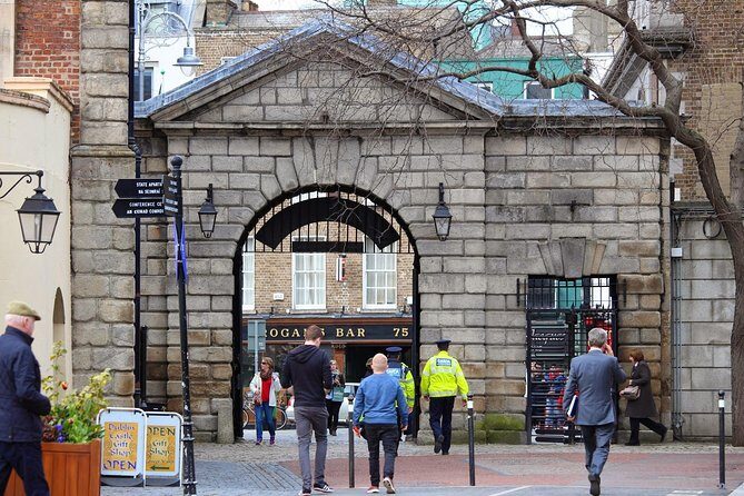 The Best of Dublin - Highlights and Hidden Corners - Meeting at Central Plaza and ending by Trinity College
