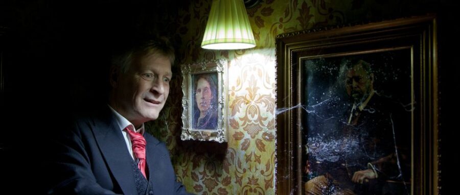 The Dublin Ghostbus Tour - Boarding day: the Victorian Theatre feel on the Ghostbus