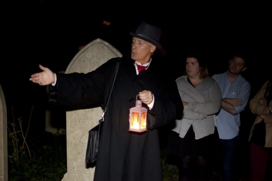 The Dublin Ghostbus Tour - A card hand with the devil: the kind of moment that makes it fun