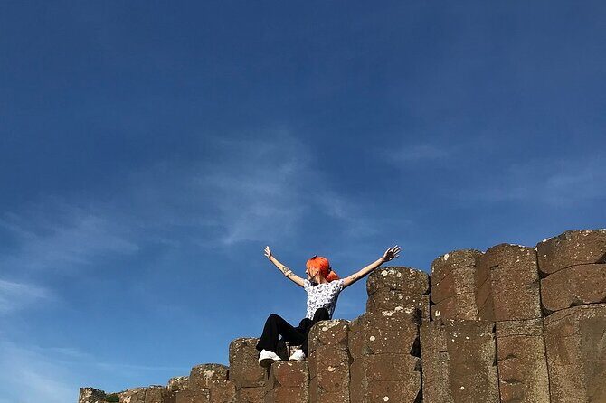 The Giant's Causeway, Dunluce Castel and Belfast - Spanish guide - Belfast in two hours: Falls murals, then City Hall and market life