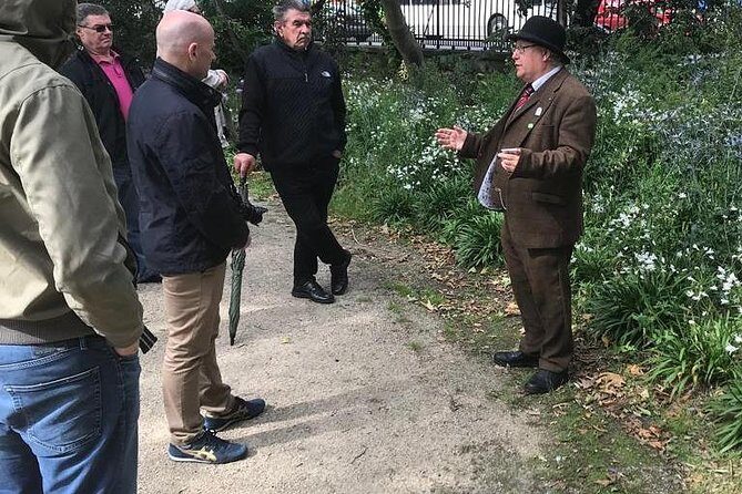 Walking tour in Merrion Square Park - Dublin Rogues Tour - The guide factor: Dave Kavanagh’s storytelling style