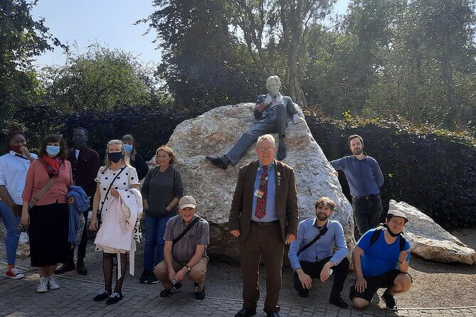 Walking tour in Merrion Square Park - Dublin Rogues Tour - Small group, more attention, better questions