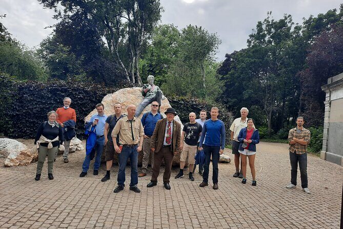 Walking tour in Merrion Square Park with a pint of Guinness Dublin Rogues Tour - The 75-minute walk through Oscar Wilde and Dublin’s most famous neighbors
