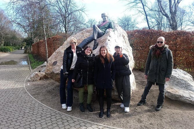 Walking tour in Merrion Square Park with a pint of Guinness Dublin Rogues Tour - What the tour is really like on the ground