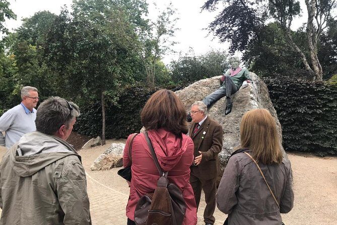 Walking tour in Merrion Square Park with a pint of Guinness Dublin Rogues Tour - A note on an extra museum moment you might hear about