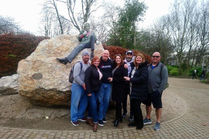 Walking tour in Merrion Square Park with a pint of Guinness Dublin Rogues Tour - Price and value: getting more than a quick chat for $40.74